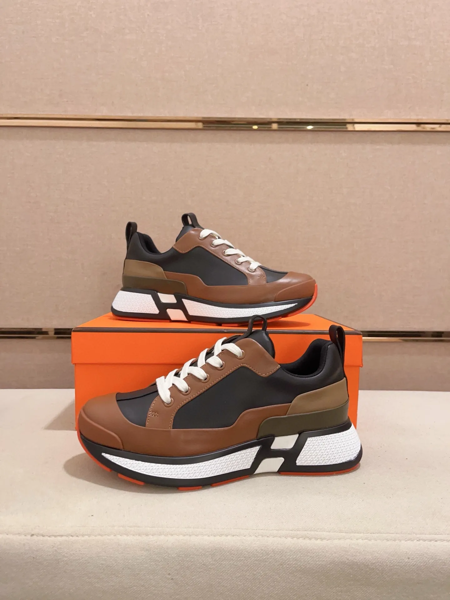 Men's clothing and shoes💰: 660💰《HERMES》【Classic Original Version】Hermès; Top 🔝 Purchasing Agency 🔍🔍Men’s latest 🇺🇸 counters are on sale simultaneously, original imported from Italy ▲▲Silk cowhide with breathable fabric ▲▲ (high-end and expensive Qi·Grade) Exquisite workmanship (Italian 🇮🇹Imported water-dyed 🐂cowhide lining) Sole: Original sole provided by the original factory, ⚠️Exclusive double-layer activity·TPR·Rubber·Combined molded outsole; Super·comfortable·wear-resistant·non-slip·environmental protection The real thing is more beautiful if you take the real thing (high quality, follow the order), you can enter and exit the counter at will * Number of yards: 38·39·40·41·42·43·44# (can be customized 45.)